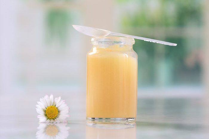 Sáu điều cần biết về sữa ong chúa